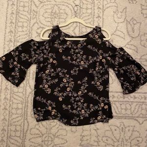 Massimo Cold shoulder flowered top size medium